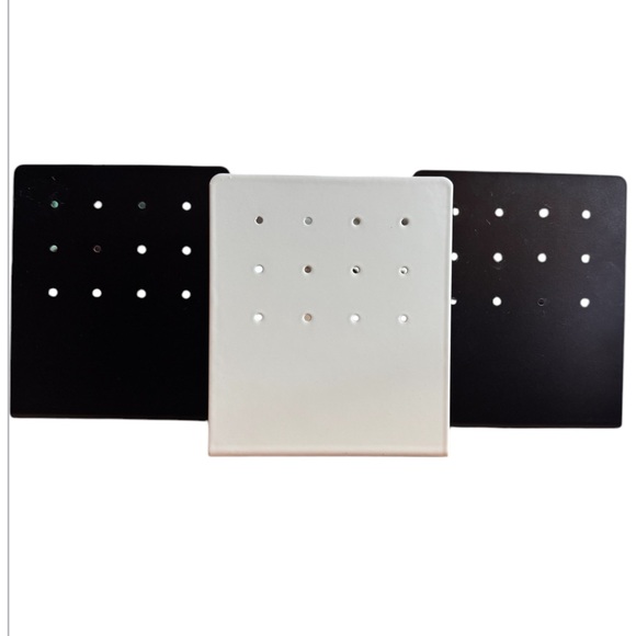 New Earring displays in black and white set of 4 - Picture 1 of 4